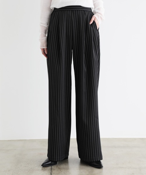 SUNFLOWER EIGHT(サンフラワーエイト)の「ストライプツータックストレートパンツ(その他パンツ・レディース・ブラック/チャコール/ライトグレー/グレイッシュベージュ・M)」の2枚目の写真