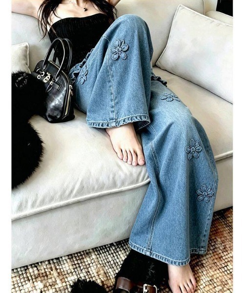 FAVORITO(ファヴォリート)の「立体感があるフラワーデニムパンツ(デニムパンツ・レディース・ブルー・S/XL/L/M)」の7枚目の写真