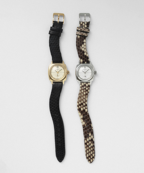 VAGUE WATCH CO.（ヴォーグウォッチカンパニー）の「VAGUE WATCH CO.  Coussin Sophie 28mm heavy wavy SS（アナログ腕時計・レディース・シルバー・FREE）」の2枚目の写真