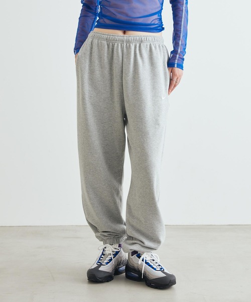 NIKE(ナイキ)の「《セットアップ対応商品》ナイキ スタジオ フリース ライトウェイト ウィメンズ オーバーサイズド ハイライズ カフ パンツ / Nike Studio Fleece Lightweight Women's Oversized High-Rise Cuffed Pants IM8512-063 Dark Grey Heather(スウェットパンツ・レディース・グレー系その他・XS/XL/L/S/M)」の1枚目の写真