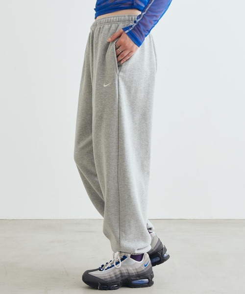 NIKE(ナイキ)の「《セットアップ対応商品》ナイキ スタジオ フリース ライトウェイト ウィメンズ オーバーサイズド ハイライズ カフ パンツ / Nike Studio Fleece Lightweight Women's Oversized High-Rise Cuffed Pants IM8512-063 Dark Grey Heather(スウェットパンツ・レディース・グレー系その他・XS/XL/L/S/M)」の2枚目の写真
