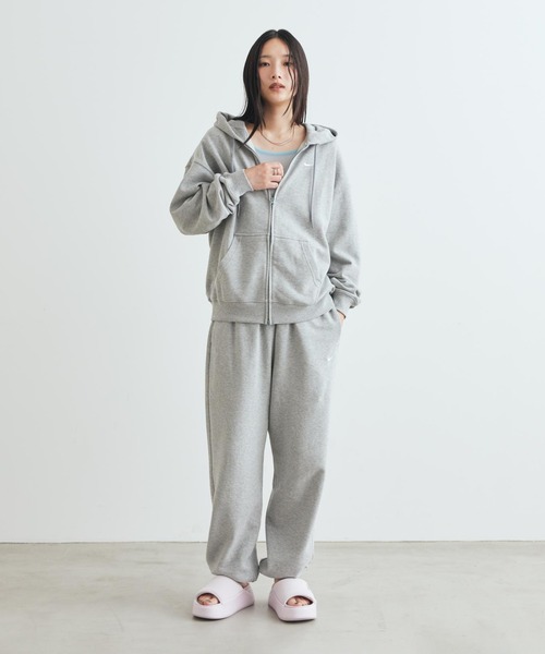 NIKE(ナイキ)の「《セットアップ対応商品》ナイキ スタジオ フリース ライトウェイト ウィメンズ オーバーサイズド ハイライズ カフ パンツ / Nike Studio Fleece Lightweight Women's Oversized High-Rise Cuffed Pants IM8512-063 Dark Grey Heather(スウェットパンツ・レディース・グレー系その他・XS/XL/L/S/M)」の5枚目の写真