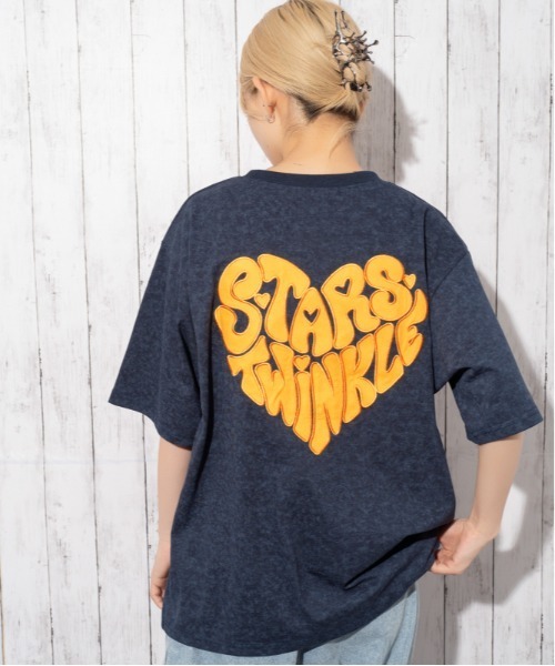 GORGE(ゴージ)の「《ヴィンテージライク・ビッグシルエット》ハートバックプリントTシャツ/ストリート×Y2K/春夏秋/全3色(Tシャツ/カットソー・レディース・ピンク/ネイビー/チャコール・F)」の3枚目の写真