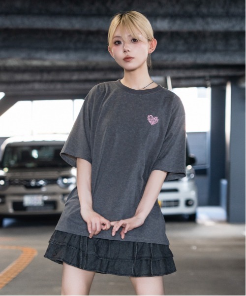 GORGE(ゴージ)の「《ヴィンテージライク・ビッグシルエット》ハートバックプリントTシャツ/ストリート×Y2K/春夏秋/全3色(Tシャツ/カットソー・レディース・ピンク/ネイビー/チャコール・F)」の5枚目の写真