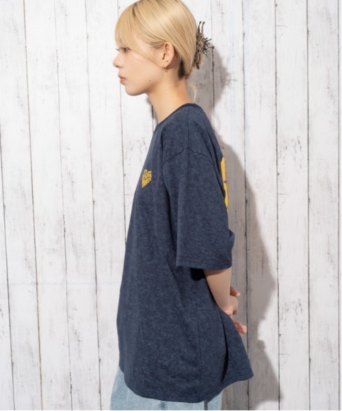 GORGE(ゴージ)の「《ヴィンテージライク・ビッグシルエット》ハートバックプリントTシャツ/ストリート×Y2K/春夏秋/全3色(Tシャツ/カットソー・レディース・ピンク/ネイビー/チャコール・F)」の11枚目の写真