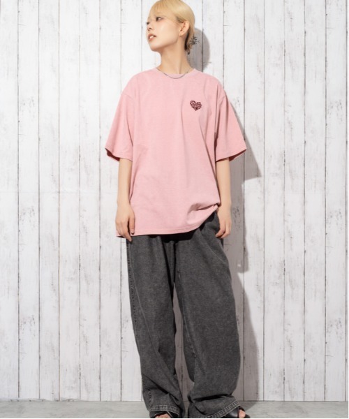 GORGE(ゴージ)の「《ヴィンテージライク・ビッグシルエット》ハートバックプリントTシャツ/ストリート×Y2K/春夏秋/全3色(Tシャツ/カットソー・レディース・ピンク/ネイビー/チャコール・F)」の16枚目の写真