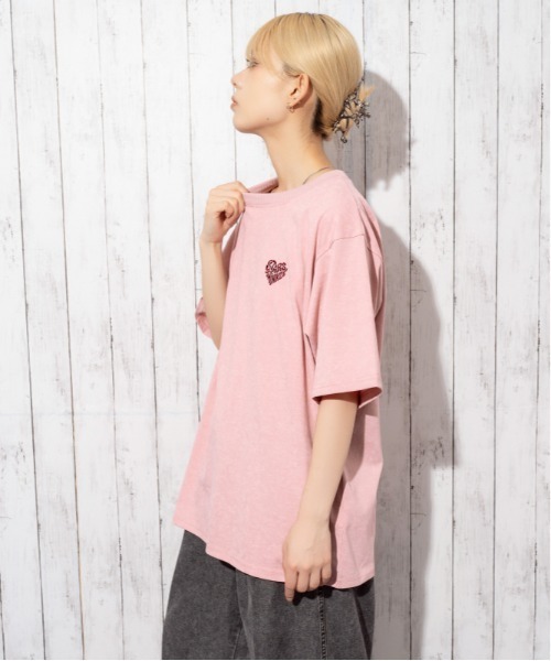 GORGE(ゴージ)の「《ヴィンテージライク・ビッグシルエット》ハートバックプリントTシャツ/ストリート×Y2K/春夏秋/全3色(Tシャツ/カットソー・レディース・ピンク/ネイビー/チャコール・F)」の17枚目の写真