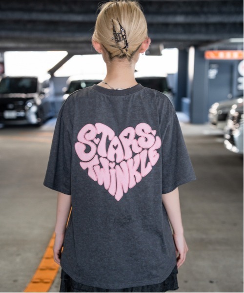 GORGE(ゴージ)の「《ヴィンテージライク・ビッグシルエット》ハートバックプリントTシャツ/ストリート×Y2K/春夏秋/全3色(Tシャツ/カットソー・レディース・ピンク/ネイビー/チャコール・F)」の22枚目の写真