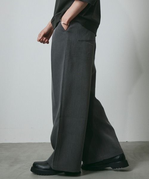 DAZE(デイズ)の「ポリエステルツイル 2タックワイドパンツ(ベルト付き)(スラックス・メンズ・チャコールグレー/ブラック・SMALL/MEDIUM/LARGE/X-LARGE)」の21枚目の写真