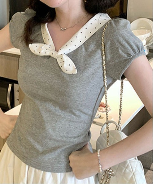 &soiree(アンドソワレ)の「ドットスカーフギャザースリーブ半袖トップス(その他トップス・レディース・グレー・SMALL/MEDIUM/LARGE/X-LARGE)」の2枚目の写真