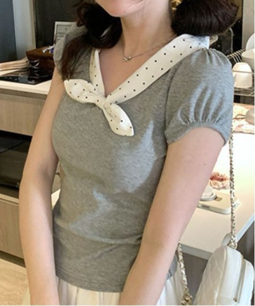 &soiree(アンドソワレ)の「ドットスカーフギャザースリーブ半袖トップス(その他トップス・レディース・グレー・SMALL/MEDIUM/LARGE/X-LARGE)」の3枚目の写真