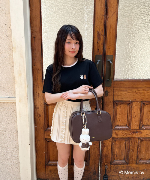 MIIA（ミーア）の「miffy トラベルTシャツ（Tシャツ/カットソー・レディース・オフホワイト/ブラック・FREE）」の2枚目の写真