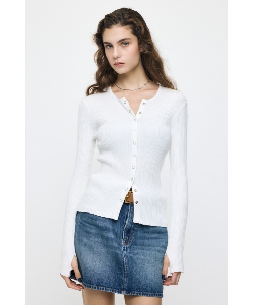 MOUSSY（マウジー）の「【26年AW新作】CONTRAST TRIM BUTTON UP ニット（ニット/セーター・レディース・ブラウン/ピンク/グレー/オフホワイト・FREE）」の2枚目の写真