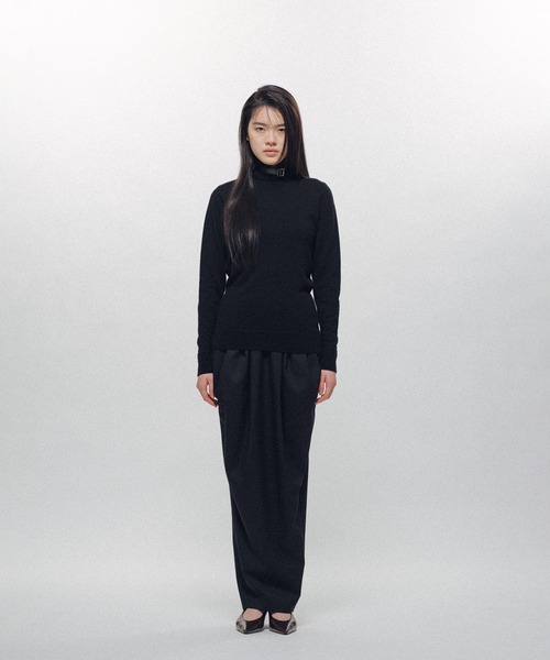 KEISUKEYOSHIDA（ケイスケヨシダ）の「Belted High-Neck Sweater（ニット/セーター・レディース・ブラック・S）」の2枚目の写真