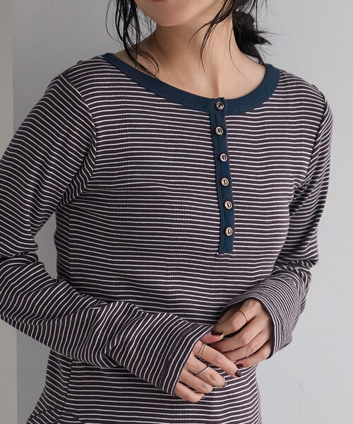 FREAK'S STORE（フリークスストア）の「MILLER × FREAK'S STORE/ミラー 別注 Panel rib Henley Long Sleeve T-shirt/パネル リブ ロンT（Tシャツ/カットソー・レディース・ダークブラウン/サックスブルー/チャコール/ブラウン・ﾌﾘ-）」の12枚目の写真
