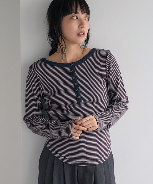 FREAK'S STORE（フリークスストア）の「MILLER × FREAK'S STORE/ミラー 別注 Panel rib Henley Long Sleeve T-shirt/パネル リブ ロンT（Tシャツ/カットソー・レディース・ダークブラウン/サックスブルー/チャコール/ブラウン・ﾌﾘ-）」の13枚目の写真