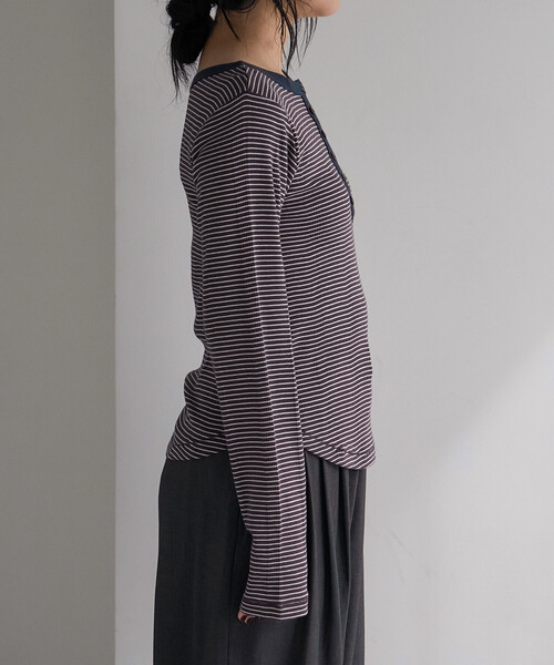 FREAK'S STORE（フリークスストア）の「MILLER × FREAK'S STORE/ミラー 別注 Panel rib Henley Long Sleeve T-shirt/パネル リブ ロンT（Tシャツ/カットソー・レディース・ダークブラウン/サックスブルー/チャコール/ブラウン・ﾌﾘ-）」の21枚目の写真