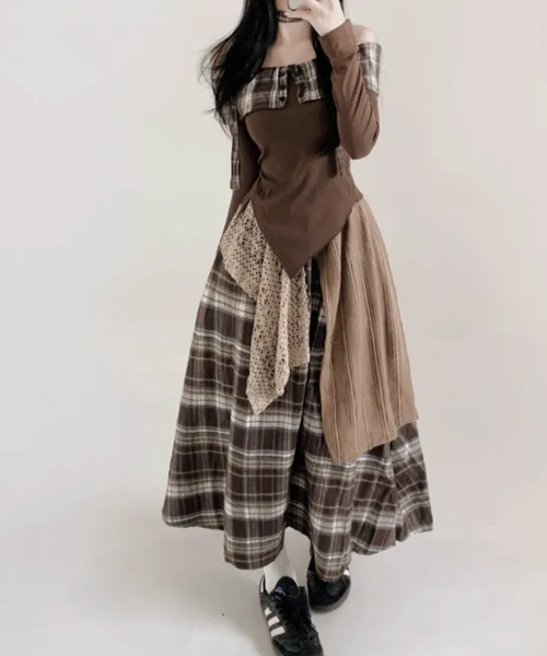VIVID LADY(ビビッドレディー)の「チェック オフショルダートップxスカートxチョーカー 3点セットアップ(セットアップ・レディース・ネイビー/ブラウン・FREE)」の13枚目の写真