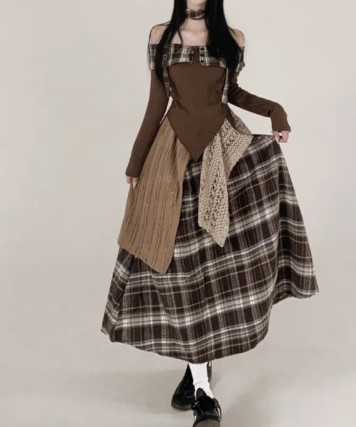 VIVID LADY(ビビッドレディー)の「チェック オフショルダートップxスカートxチョーカー 3点セットアップ(セットアップ・レディース・ネイビー/ブラウン・FREE)」の12枚目の写真