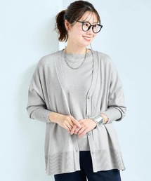 制服のように着られるオフィスカーディガン