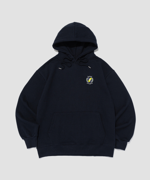 TAILOR STUDIO(テーラースタジオ)の「Taylor クレスト クラブ エンブレム フーディ (ネイビー)(パーカー・レディース・その他・SMALL/MEDIUM/LARGE/X-LARGE/S/M/L/XL)」の1枚目の写真