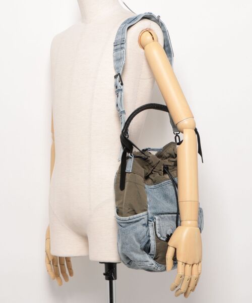 Desigual(デシグアル)の「Bicolor patchwork shoulder bag / バイカラーパッチワークショルダーバッグ(バックパック/リュック・レディース・ブルー・FREE)」の2枚目の写真