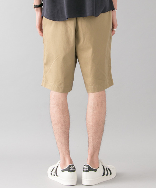 URBAN RESEARCH（アーバンリサーチ）の「UR 強撚ギャバワイドショーツ（その他パンツ・メンズ・ベージュ/ネイビー・LARGE/MEDIUM）」の16枚目の写真