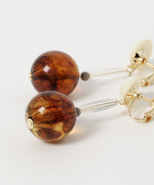 un dix cors（アンディコール）の「マーブルボールMIXイヤリング（イヤリング・レディース・ダークブラウン/アイボリー/ベビーピンク・ﾌﾘ-）」の6枚目の写真