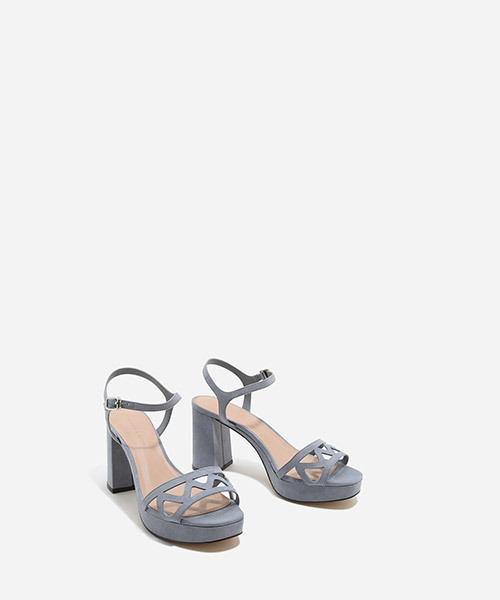 CHARLES & KEITH(チャールズ & キース)の「レザーカットプラットフォームサンダル / LASER-CUT PLATFORM SANDALS(サンダル・レディース・ピンク/グレー/ブラック・23cm/24cm/22cm/23.5cm/22.5cm/24.5cm)」の9枚目の写真