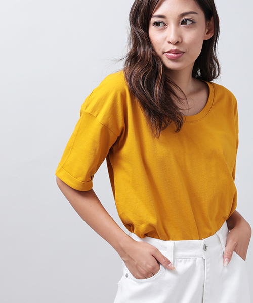 Denime(ドゥニーム)の「UネックベーシックTシャツ(Tシャツ/カットソー・レディース・ブラック/オフホワイト/マスタード/ピンク・FREE)」の4枚目の写真