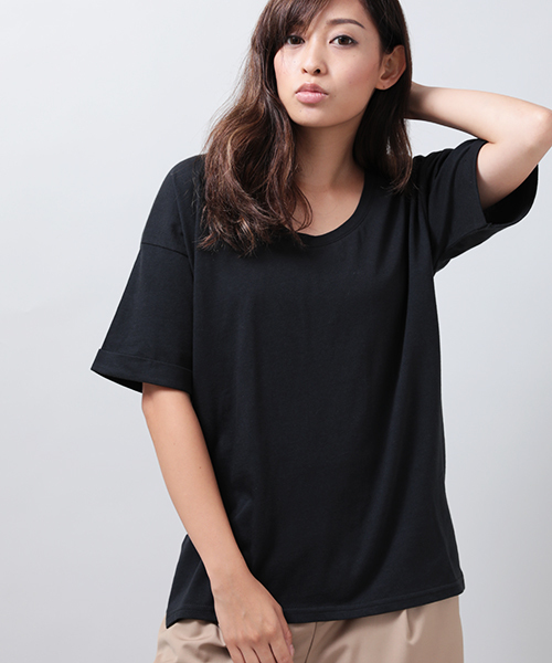 Denime(ドゥニーム)の「UネックベーシックTシャツ(Tシャツ/カットソー・レディース・ブラック/オフホワイト/マスタード/ピンク・FREE)」の3枚目の写真