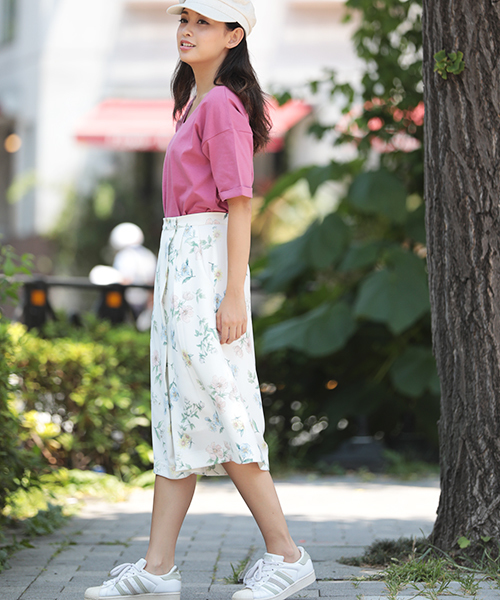Denime(ドゥニーム)の「UネックベーシックTシャツ(Tシャツ/カットソー・レディース・ブラック/オフホワイト/マスタード/ピンク・FREE)」の22枚目の写真