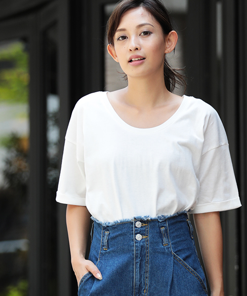 Denime(ドゥニーム)の「UネックベーシックTシャツ(Tシャツ/カットソー・レディース・ブラック/オフホワイト/マスタード/ピンク・FREE)」の9枚目の写真