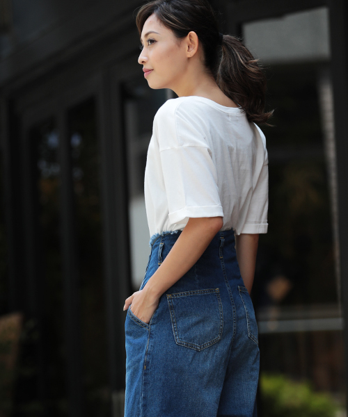 Denime(ドゥニーム)の「UネックベーシックTシャツ(Tシャツ/カットソー・レディース・ブラック/オフホワイト/マスタード/ピンク・FREE)」の5枚目の写真
