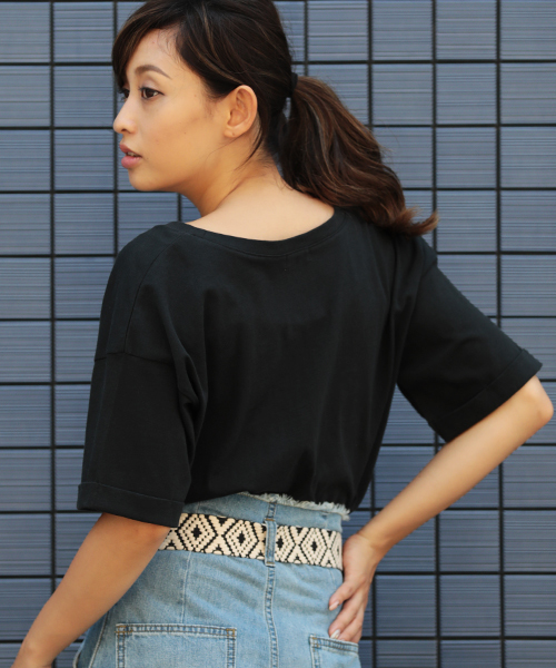 Denime(ドゥニーム)の「UネックベーシックTシャツ(Tシャツ/カットソー・レディース・ブラック/オフホワイト/マスタード/ピンク・FREE)」の7枚目の写真