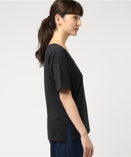 Denime(ドゥニーム)の「UネックベーシックTシャツ(Tシャツ/カットソー・レディース・ブラック/オフホワイト/マスタード/ピンク・FREE)」の11枚目の写真