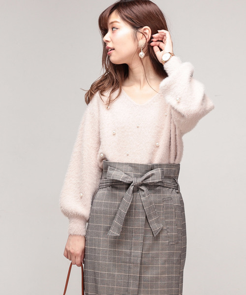 natural couture（ナチュラルクチュール）の「パール付きシャギーニット（ニット/セーター・レディース・ライトグレー/ブラック/アイボリー/ピンクベージュ・FREE）」の4枚目の写真