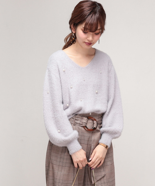 natural couture（ナチュラルクチュール）の「パール付きシャギーニット（ニット/セーター・レディース・ライトグレー/ブラック/アイボリー/ピンクベージュ・FREE）」の3枚目の写真