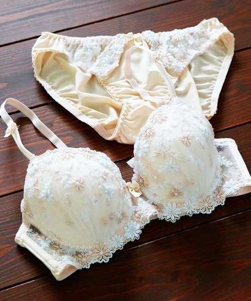 classicalelf（クラシカルエルフ）の「ギュピールレースのブラジャー＆ショーツ（ブラ&ショーツ・レディース・ブルー/ピンク/パープル/ベージュ・B70/B75/B80/C75/A75/D70/D75/D80/C70/C80/A70）」の5枚目の写真