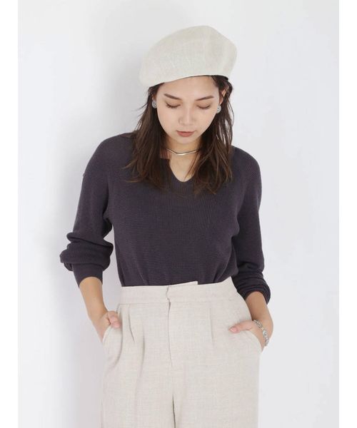 Ungrid（アングリッド）の「スリットネックワッフルニット（ニット/セーター・レディース・チャコールグレー/オフホワイト/キャメル・FREE）」の3枚目の写真