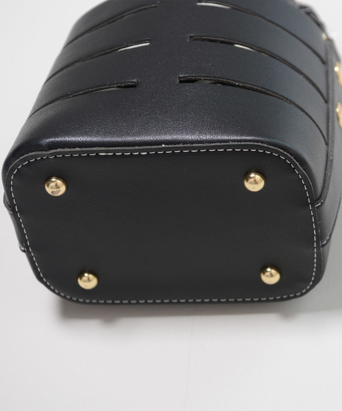 shopnikoniko(ショップニコニコ)の「アウトカットバケツバッグ(ショルダーバッグ・レディース・ホワイト/ブラック/ベージュ/イエロー・フリー)」の9枚目の写真