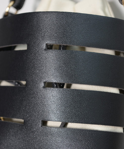 shopnikoniko(ショップニコニコ)の「アウトカットバケツバッグ(ショルダーバッグ・レディース・ホワイト/ブラック/ベージュ/イエロー・フリー)」の13枚目の写真