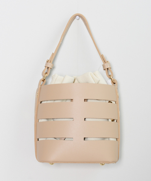 shopnikoniko(ショップニコニコ)の「アウトカットバケツバッグ(ショルダーバッグ・レディース・ホワイト/ブラック/ベージュ/イエロー・フリー)」の14枚目の写真