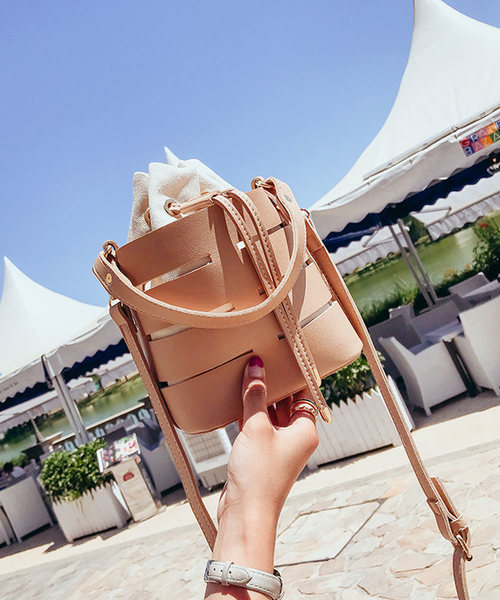 shopnikoniko(ショップニコニコ)の「アウトカットバケツバッグ(ショルダーバッグ・レディース・ホワイト/ブラック/ベージュ/イエロー・フリー)」の15枚目の写真