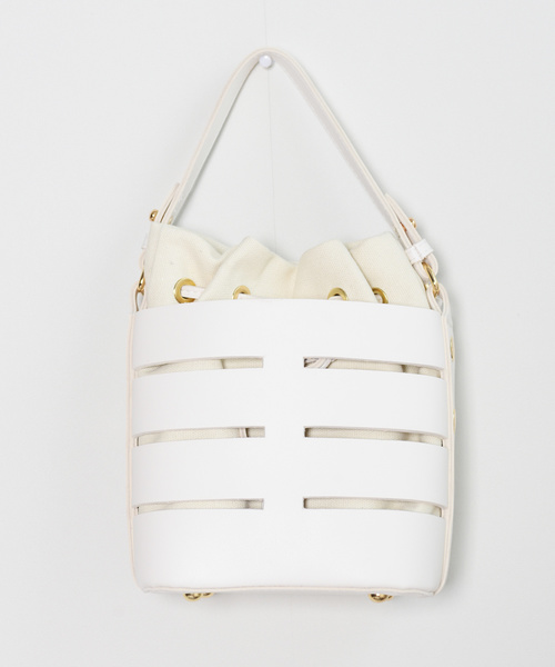 shopnikoniko(ショップニコニコ)の「アウトカットバケツバッグ(ショルダーバッグ・レディース・ホワイト/ブラック/ベージュ/イエロー・フリー)」の17枚目の写真