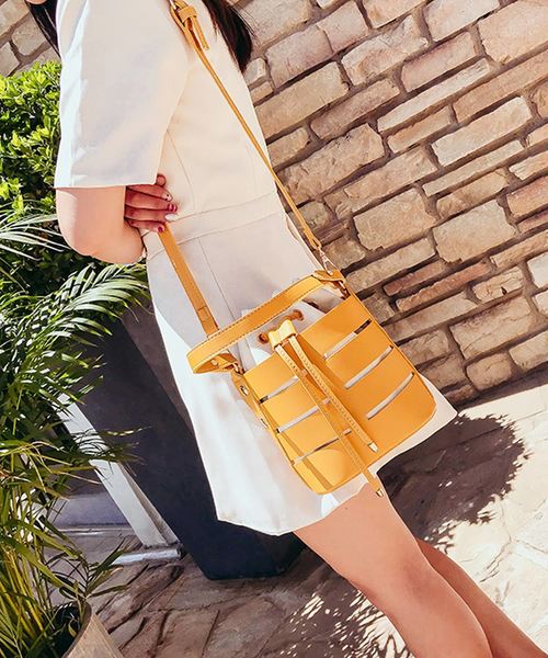 shopnikoniko(ショップニコニコ)の「アウトカットバケツバッグ(ショルダーバッグ・レディース・ホワイト/ブラック/ベージュ/イエロー・フリー)」の21枚目の写真