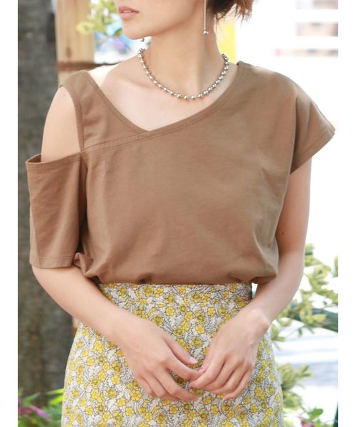 Ungrid(アングリッド)の「アシメデザインショルダーTee(Tシャツ/カットソー・レディース・チャコールグレー/オフホワイト/モカ・FREE)」の3枚目の写真
