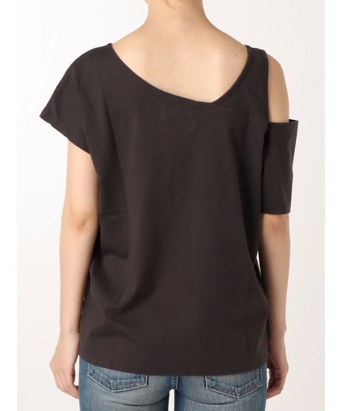 Ungrid(アングリッド)の「アシメデザインショルダーTee(Tシャツ/カットソー・レディース・チャコールグレー/オフホワイト/モカ・FREE)」の7枚目の写真
