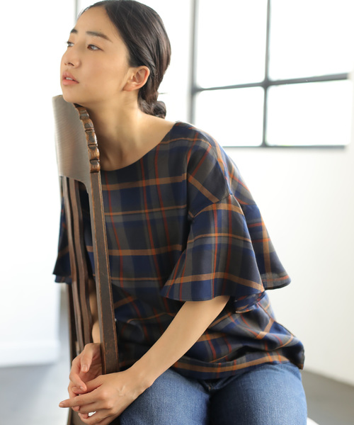 AMERICAN HOLIC(アメリカンホリック)の「袖フリルボートネックブラウス*(シャツ/ブラウス・レディース・ネイビー/イエロー系その他/グリーン系その他5/ブルー系その他5・FREE)」の4枚目の写真