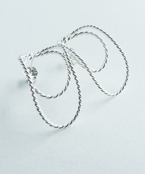 TONE SELECT GOODS(トーンセレクトグッズ)の「【925 SILVER ACC】ダブルオーバルロープピアスSV925(OG)(ピアス(両耳用)・レディース・シルバー・FREE)」の1枚目の写真